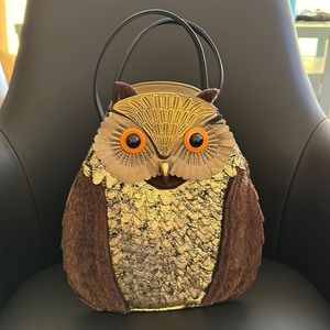 Unique owl purse - very cute -comes with shoulder strap as well